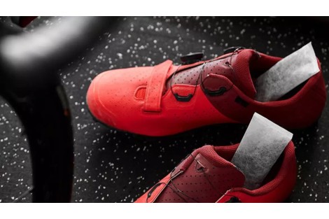 Como eliminar o cheiro a sapatos do armário e dos sapateiros.