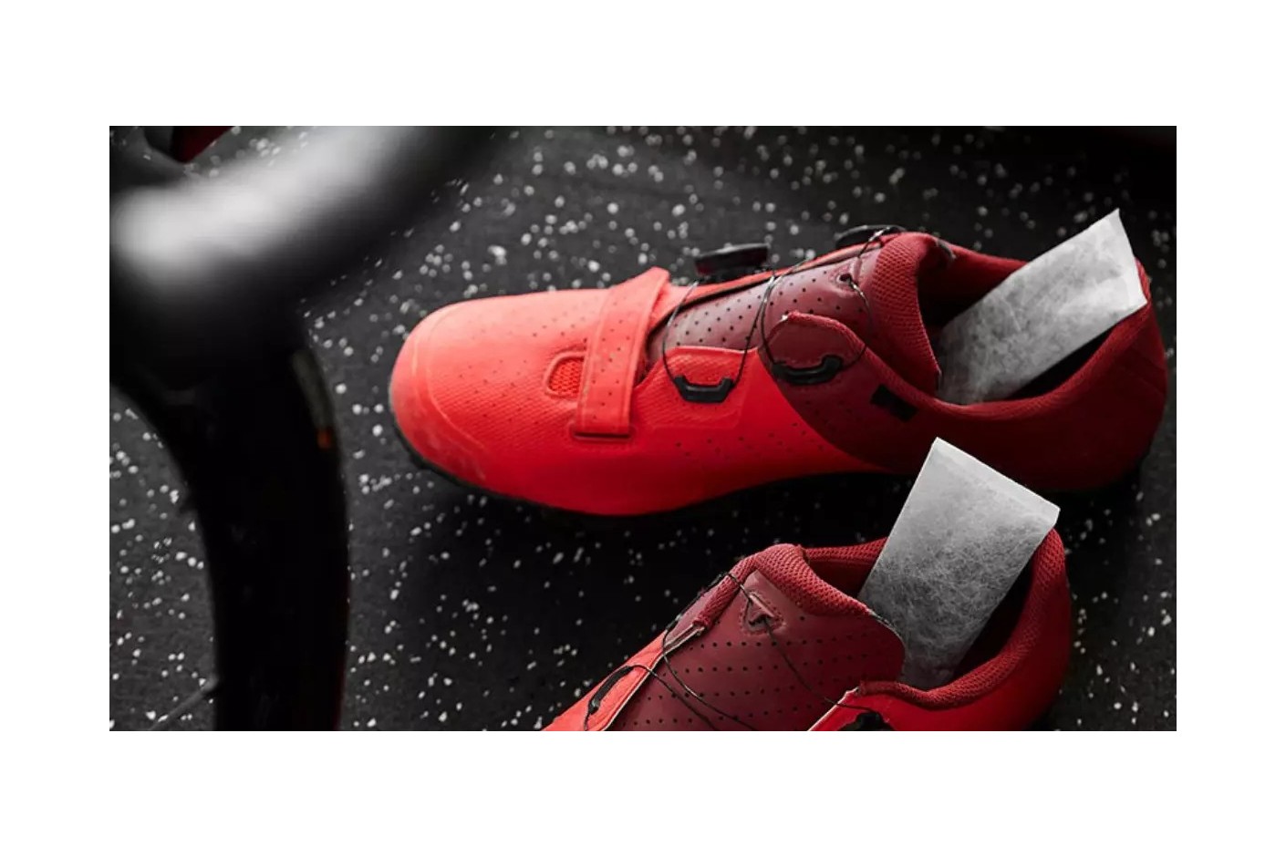 Como eliminar o cheiro a sapatos do armário e dos sapateiros.