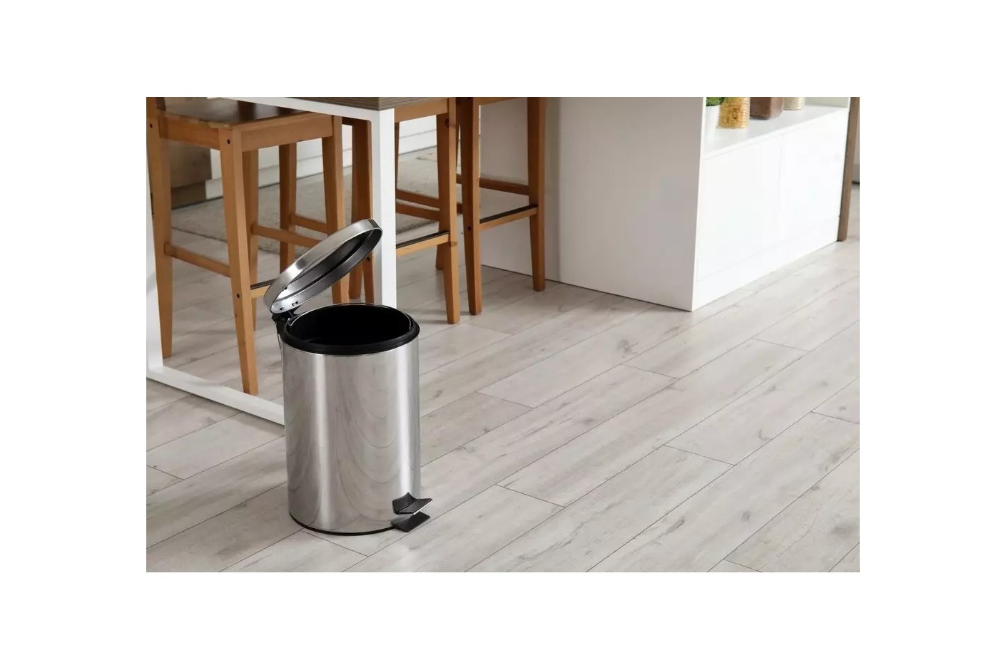 Como remover odores desagradáveis ​​da lixeira da casa de banho