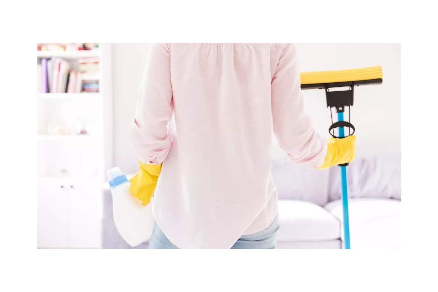 Soluciones de limpieza para el hogar: lejía, sprays, remedios caseros.